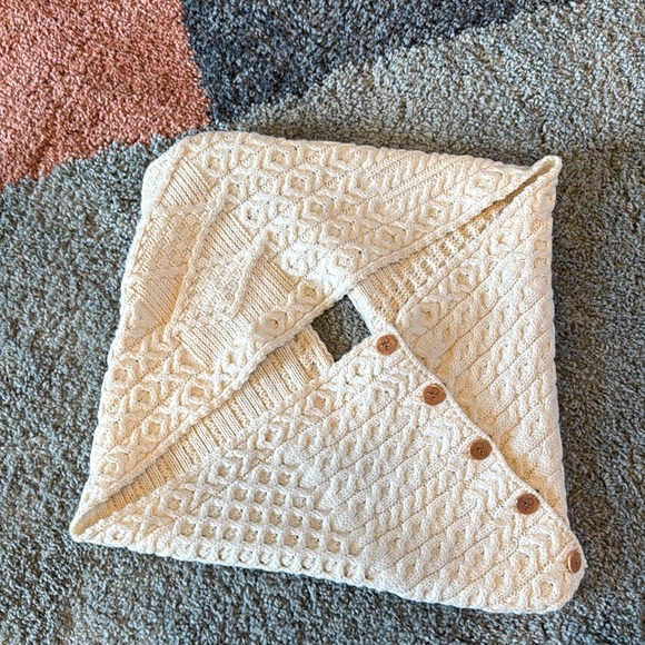 Aran merino wool Cream Buttoned Scarf/wrap made in Ireland. NWOT - Picture 3 of 12